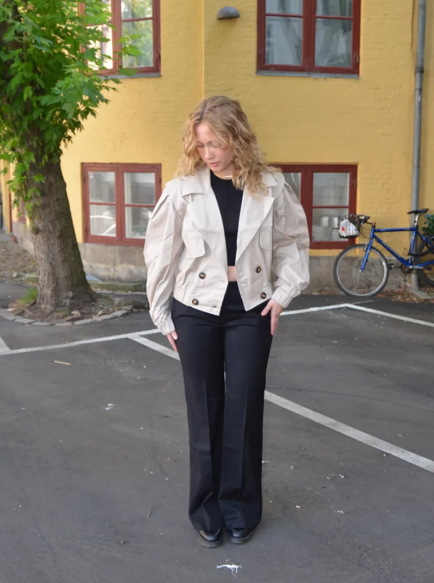 Design By Si Millie cropped trenchcoat - Beige Best