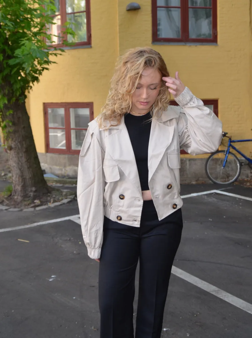 Design By Si Millie cropped trenchcoat - Beige Best