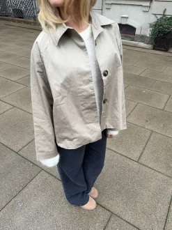 Design By Si Monica kort trenchcoat - Beige Sale