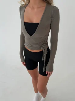 Design By Si Motion wrap bluse - Ash Online