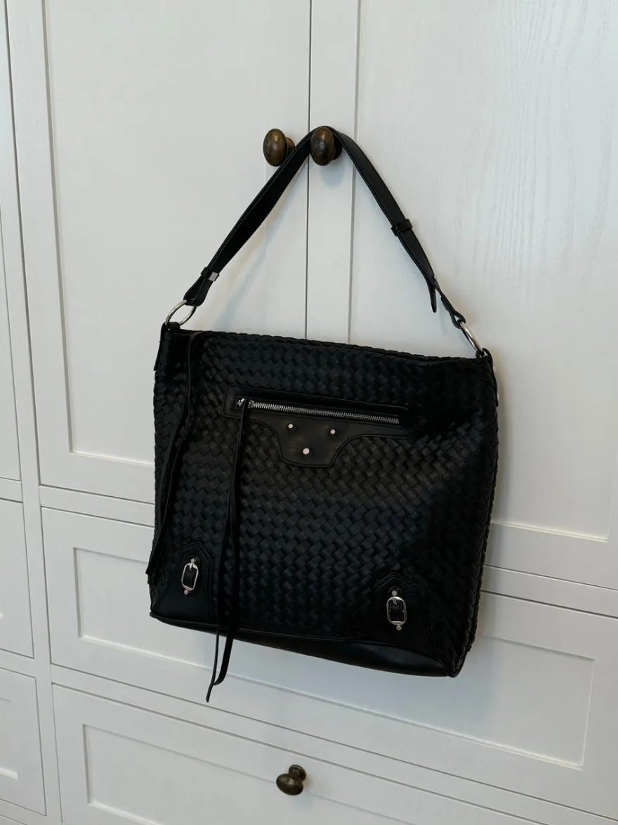 Design By Si Mumbai skuldertaske i flet - Sort Discount