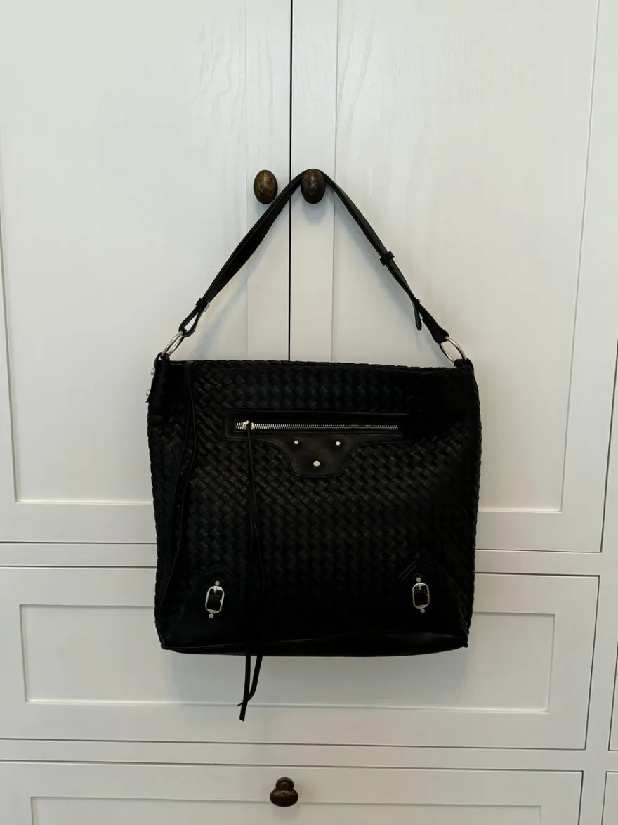 Design By Si Mumbai skuldertaske i flet - Sort Discount
