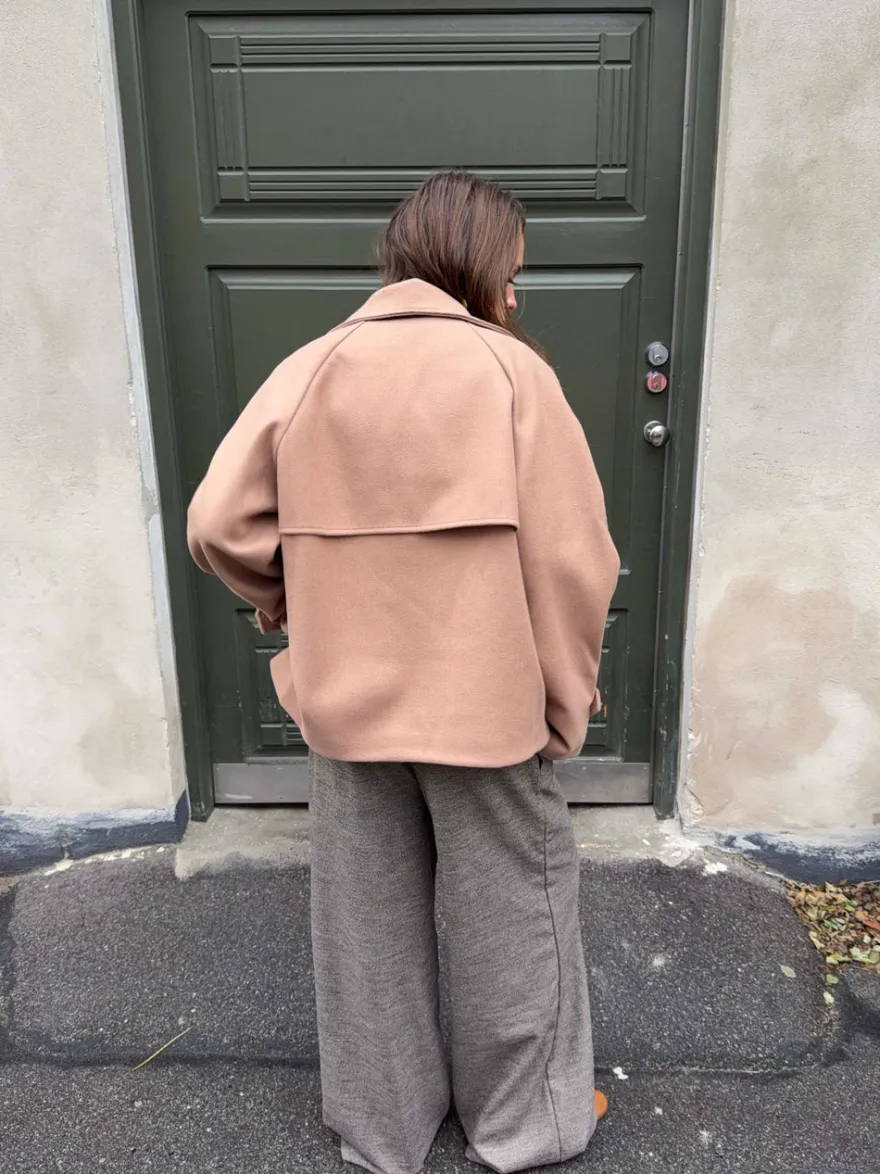 Design By Si Patricia kort trenchcoat - Beige Best