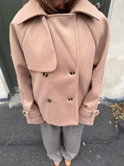 Design By Si Patricia kort trenchcoat - Beige Best