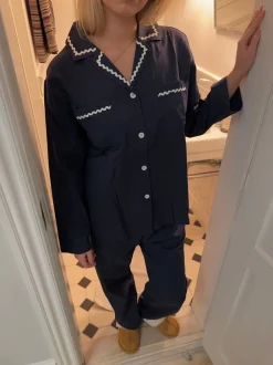 Design By Si Pinja pyjamas sæt - Navy/hvid