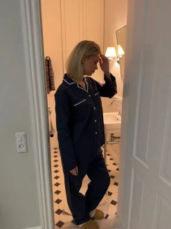 Design By Si Pinja pyjamas sæt - Navy/hvid