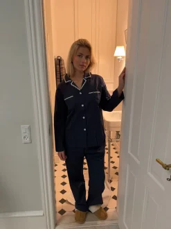 Design By Si Pinja pyjamas sæt - Navy/hvid