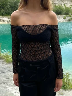 Design By Si Pixi off shoulder bluse i blonder - Sort Clearance
