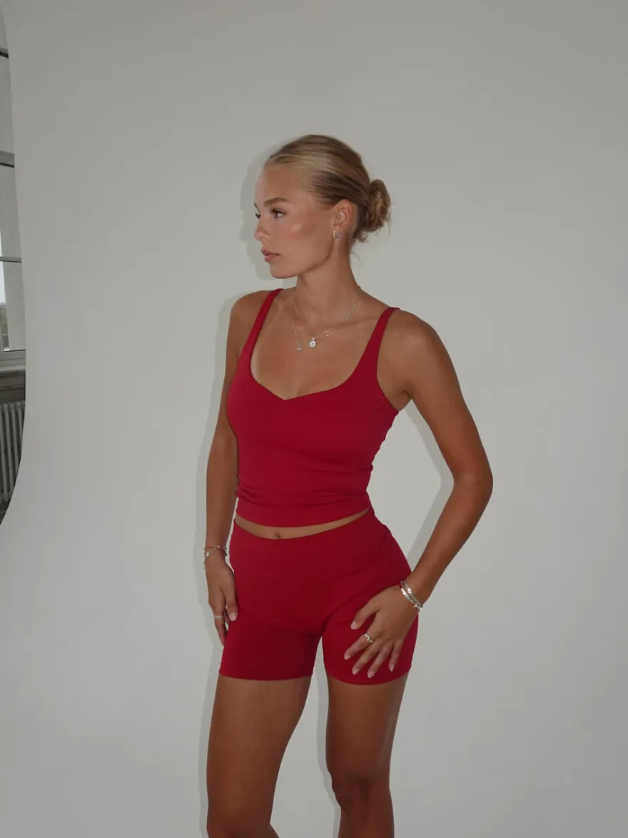 Design By Si Prosper tank top - Cherry Best