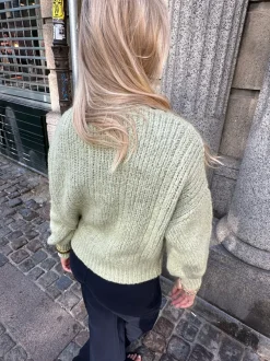 Design By Si Raffaella kabelstrik med ballonærmer - Sage grøn Online