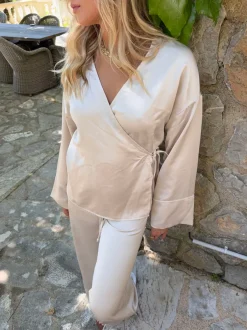 Design By Si Rianah satin bluse med bindebånd - Hvid Clearance