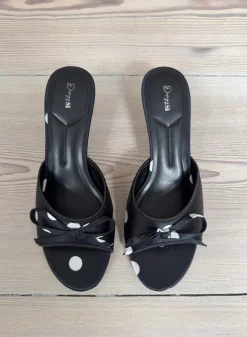 Design By Si Rosita hæle med polkaprikker - Sort/hvid Discount
