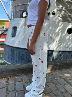 Design By Si Sabira Bukser - Hvide med kirsebær