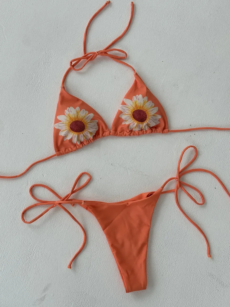 Design By Si Sade bikini med blomster - Orange Online