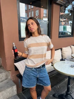 Design By Si Sannie stribet t-shirt i let strik - Nude/beige Sale