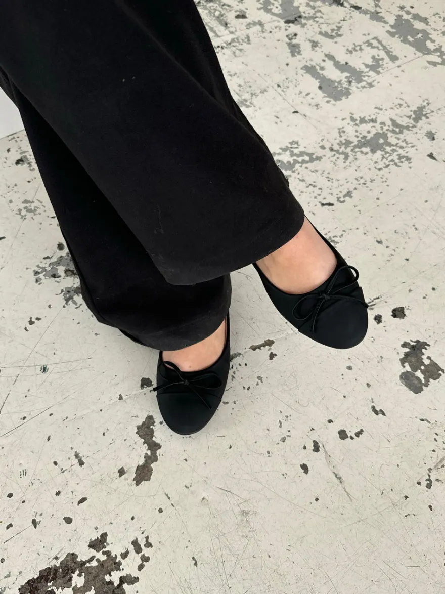 Design By Si Segovia ballerina sko med sløjfe - Sort Clearance