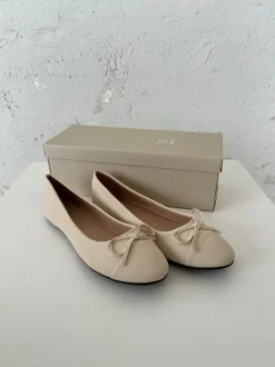 Design By Si Segovia ballerina sko med sløjfe - Off white Clearance