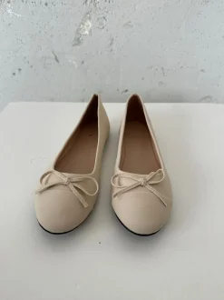 Design By Si Segovia ballerina sko med sløjfe - Off white Clearance