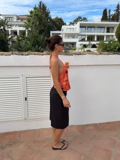 Design By Si Sibilia top med blomster - Orange/sort Online