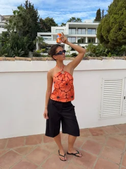 Design By Si Sibilia top med blomster - Orange/sort Online