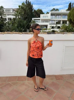 Design By Si Sibilia top med blomster - Orange/sort Online