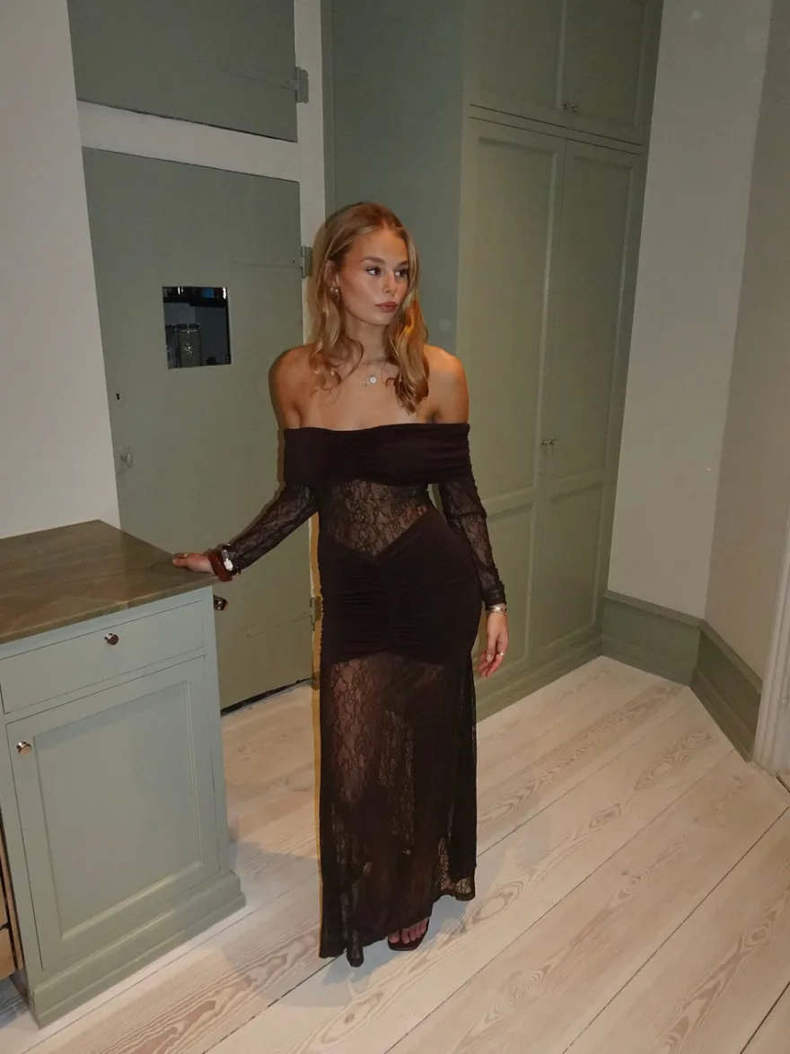 Design By Si Silje off shoulder kjole med blonder - Brun Best