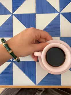 Design By Si Sola armbånd med guld detaljer - Mørke Grøn Hot