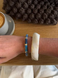 Design By Si Sola armbånd med striber - Blå nuancer Online