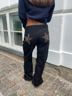 Design By Si Star jeans med leopard stjerner - Sort