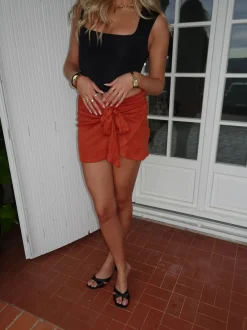 Design By Si Stassy mini nederdel med bindedetalje - Orange Hot