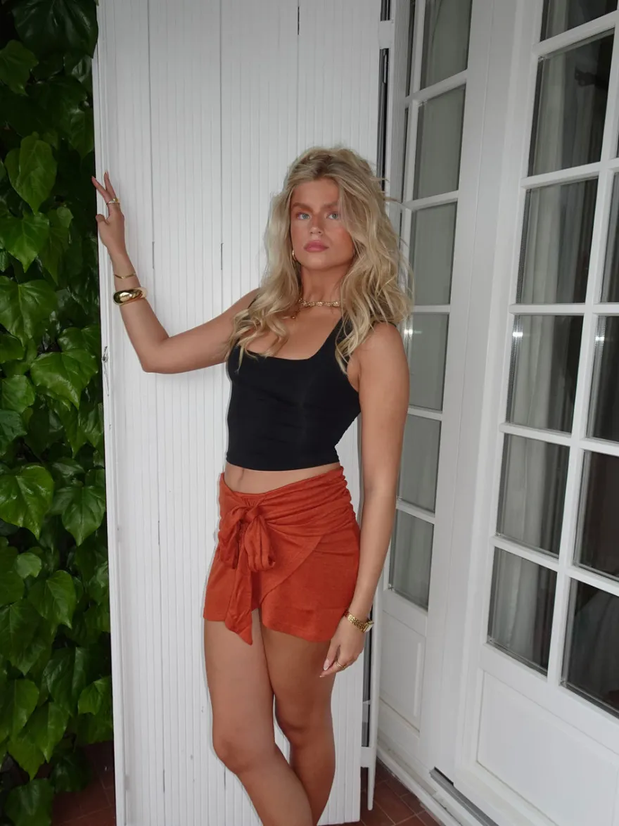 Design By Si Stassy mini nederdel med bindedetalje - Orange Hot
