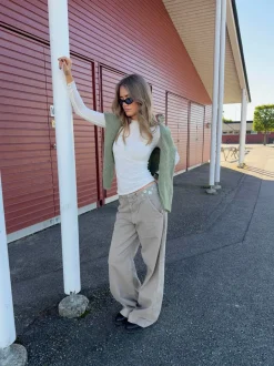 Design By Si Tanija jeans med ringdetaljer - Beige Sale