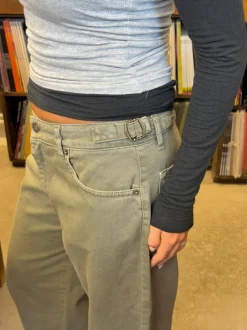 Design By Si Taya jeans med spændedetaljer - Sage grøn Hot