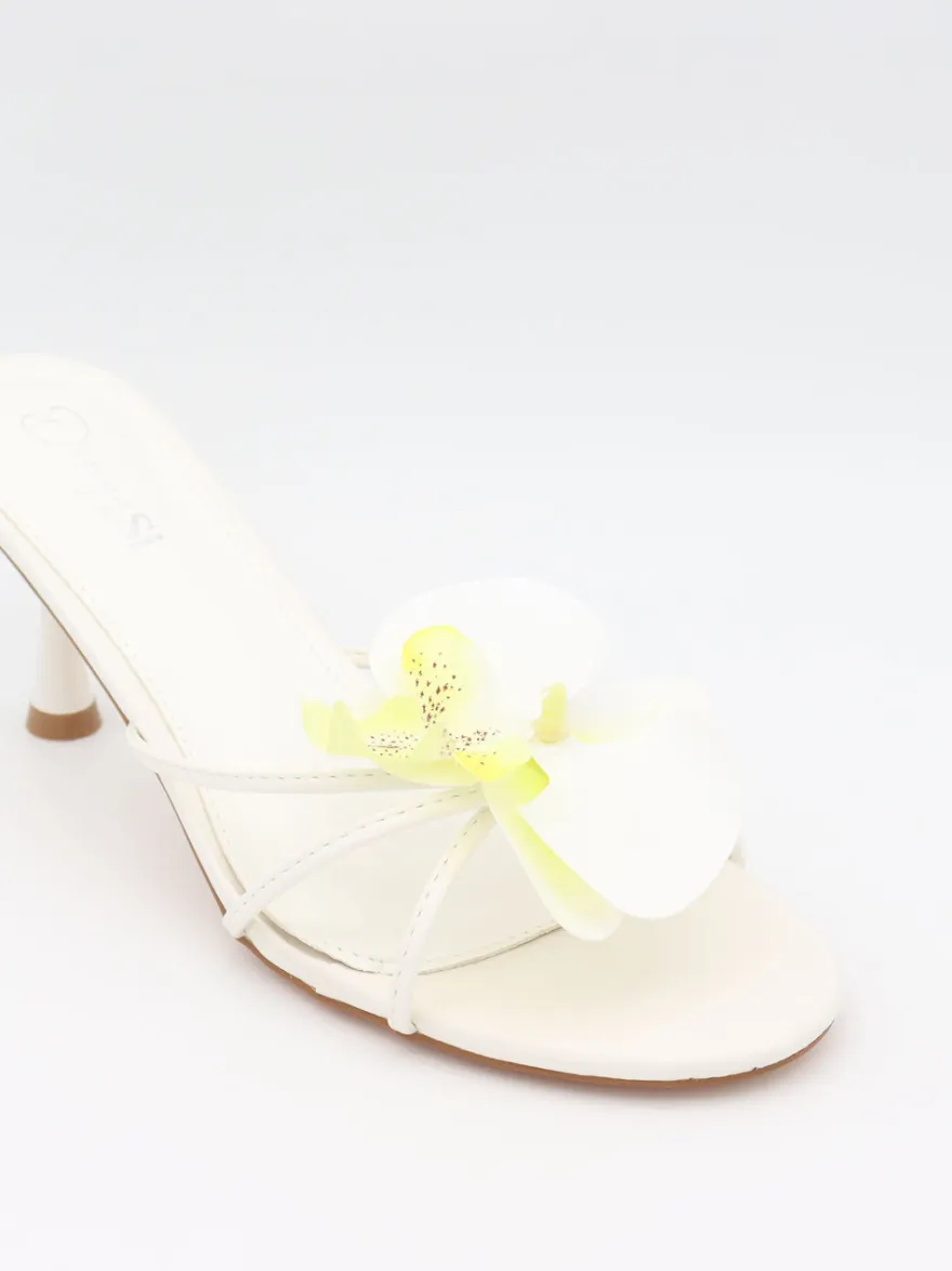 Design By Si Thaline stiletter med blomsterdetalje - Hvid Clearance