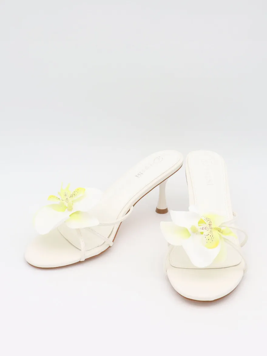 Design By Si Thaline stiletter med blomsterdetalje - Hvid Clearance