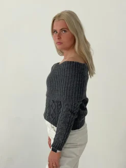 Design By Si Theresa off-shoulder strik - Grå Online