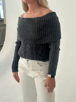 Design By Si Theresa off-shoulder strik - Grå Online