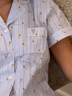 Design By Si Tinna pyjamas sæt med isvafler - Blå/hvid Sale