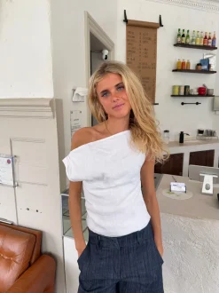 Design By Si Tiril one shoulder top i hør - Hvid Online