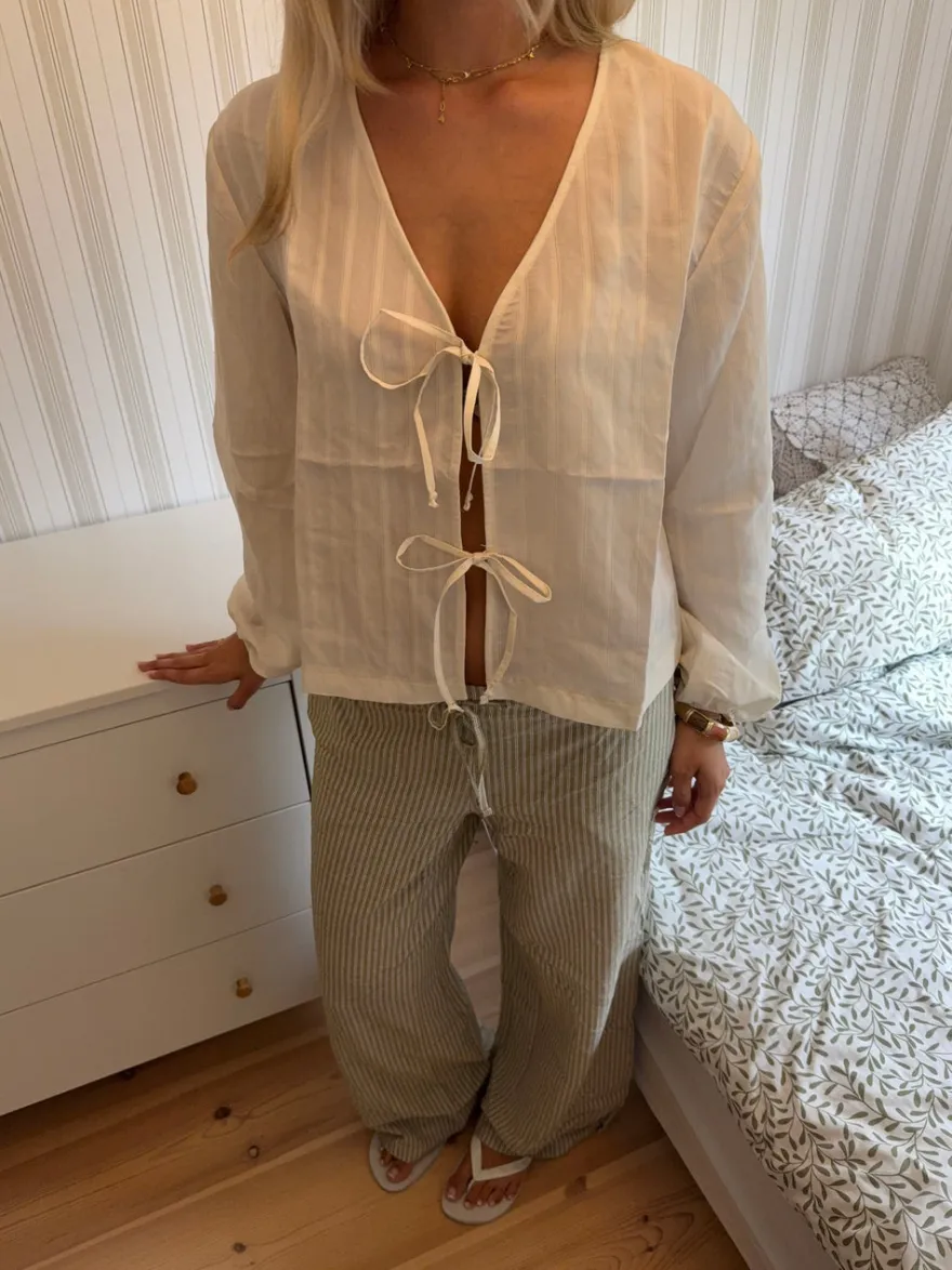 Design By Si Tuniva bluse med bindedetaljer - Off white Online