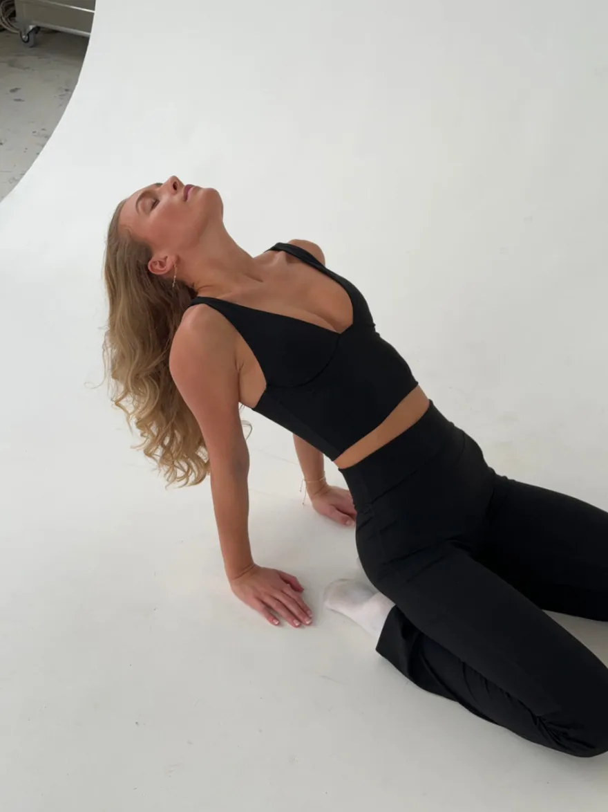Design By Si Ultimate v-neck top - Jet Black Online