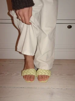 Design By Si Yasmin mules med flet - Lysegul Best