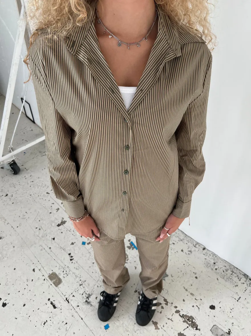 Design By Si Zuri skjorte med striber - Kaki/beige Clearance